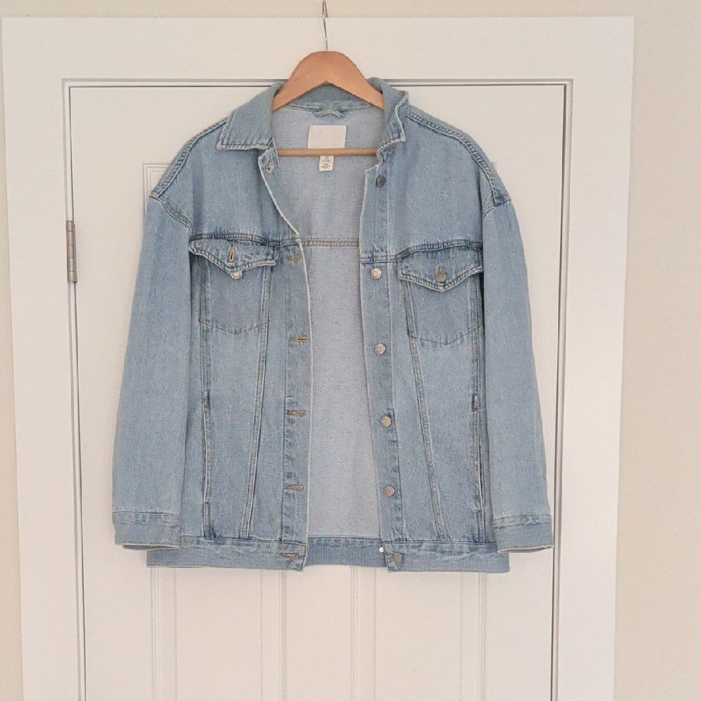 H&M Light Wash Denim Jacket in Pale Blue